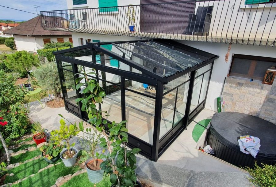 verrière extérieure dans un jardin
