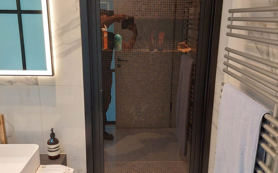 IMG-20240606-WA0003 Porte de douche sur mesure